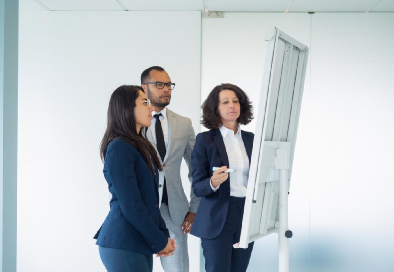 Ambiente de desenvolvimento com código de engine de jogos mobile sendo programado